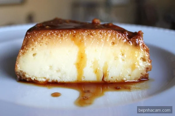 banh-flan-bi-ro-day-hoac_ro_ben_trong