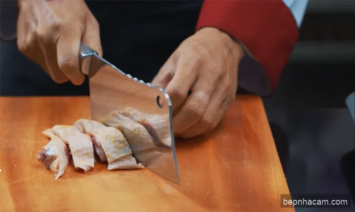 Lẩu Gà Nấm Thanh Ngọt Đậm Đà: Công Thức Chuẩn Nhà Hàng Đãi Cả Gia Đình!