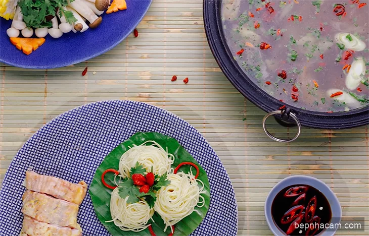 Lẩu Gà Nấm Thanh Ngọt Đậm Đà: Công Thức Chuẩn Nhà Hàng Đãi Cả Gia Đình!