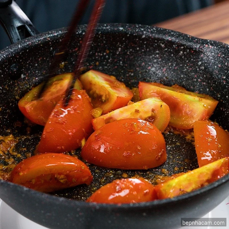 Lẩu Riêu Cua Bắp Bò Chuẩn Vị Mẹ Cam: Bí Quyết Nấu Ngọt Thanh, Đậm Đà Hút Hồn Cả Nhà!