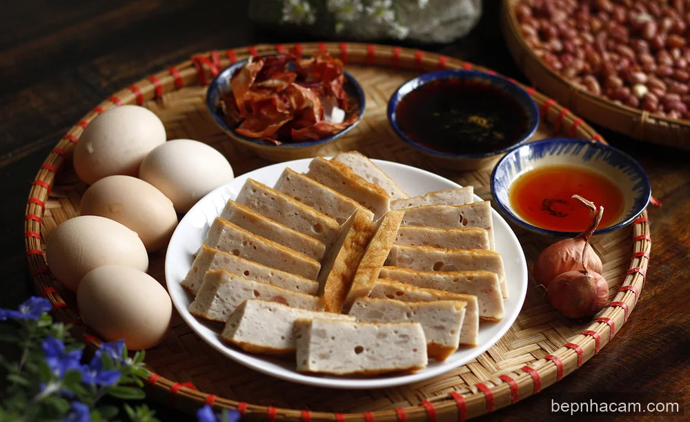 Bí Quyết Kho Thịt Ba Chỉ Trứng Thấm Vị, Mềm Nhừ Chuẩn Cơm Mẹ Nấu