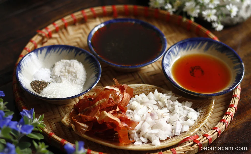 Bí Quyết Kho Thịt Ba Chỉ Trứng Thấm Vị, Mềm Nhừ Chuẩn Cơm Mẹ Nấu