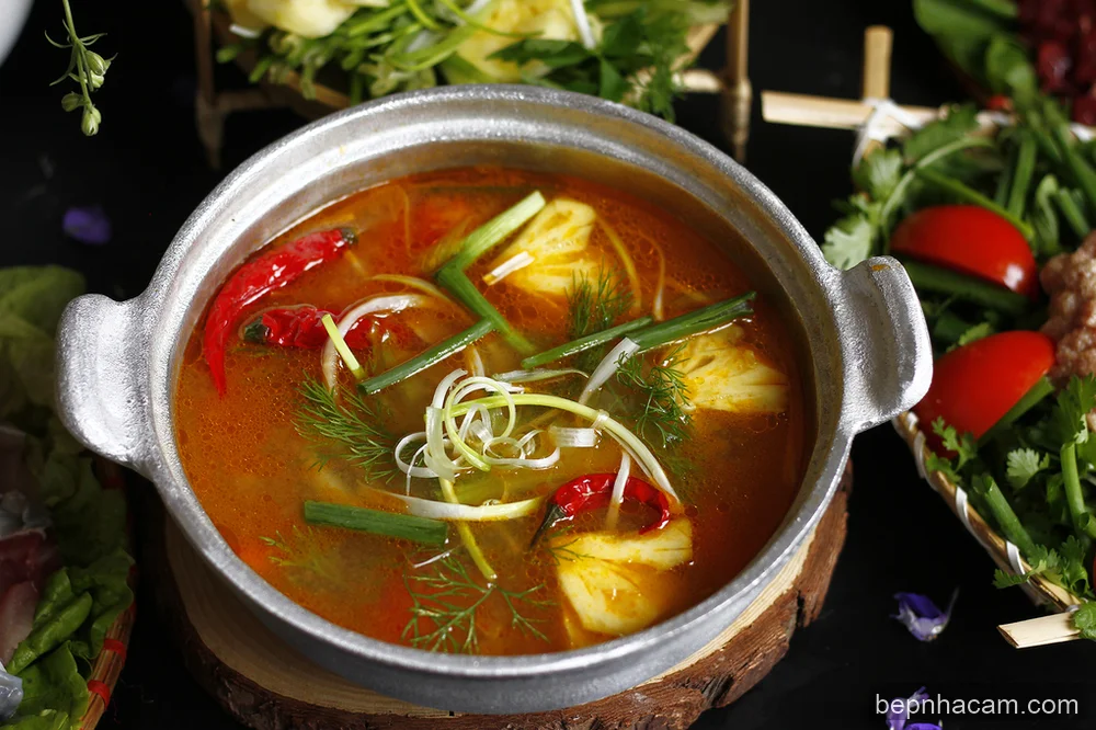 Bí Quyết Nấu Lẩu Cá Chép Chua Thanh Đậm Đà Chuẩn Vị Bắc cho Ngày Sum Vầy