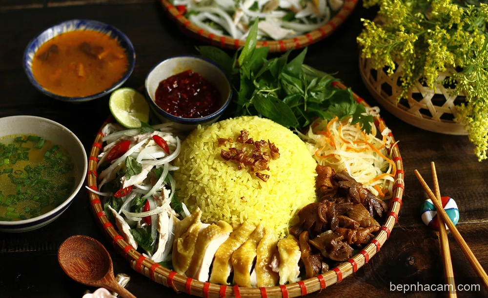 Cơm Gà Hội An: Mẹ Cam Bật Mí Cách Làm Tại Nhà Chuẩn Vị Phố Cổ