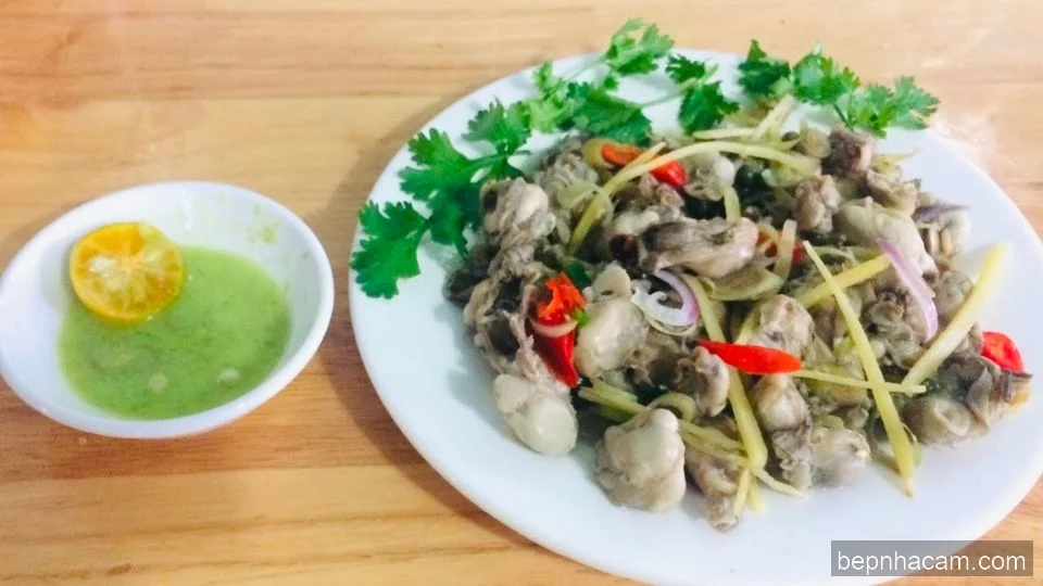Hàu hấp sả gừng thơm lừng, thịt hàu mọng nước