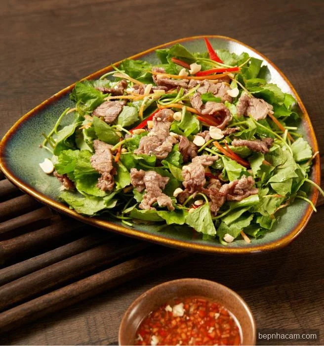 Nộm rau má thịt bò: Vị đắng nhẹ, thanh mát, giải nhiệt