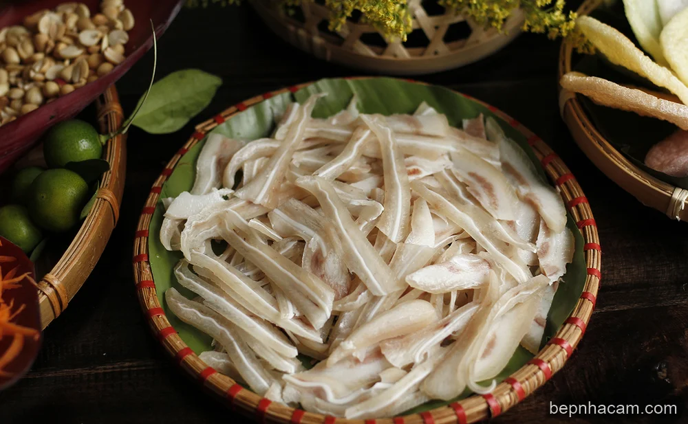 Nộm Hoa Chuối Tai Lợn: Bí Quyết Trắng Giòn Sần Sật, Ngon Đỉnh Chóp!