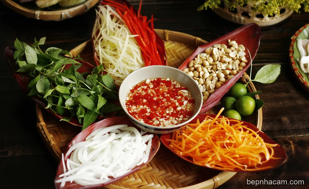 Nộm Hoa Chuối Tai Lợn: Bí Quyết Trắng Giòn Sần Sật, Ngon Đỉnh Chóp!