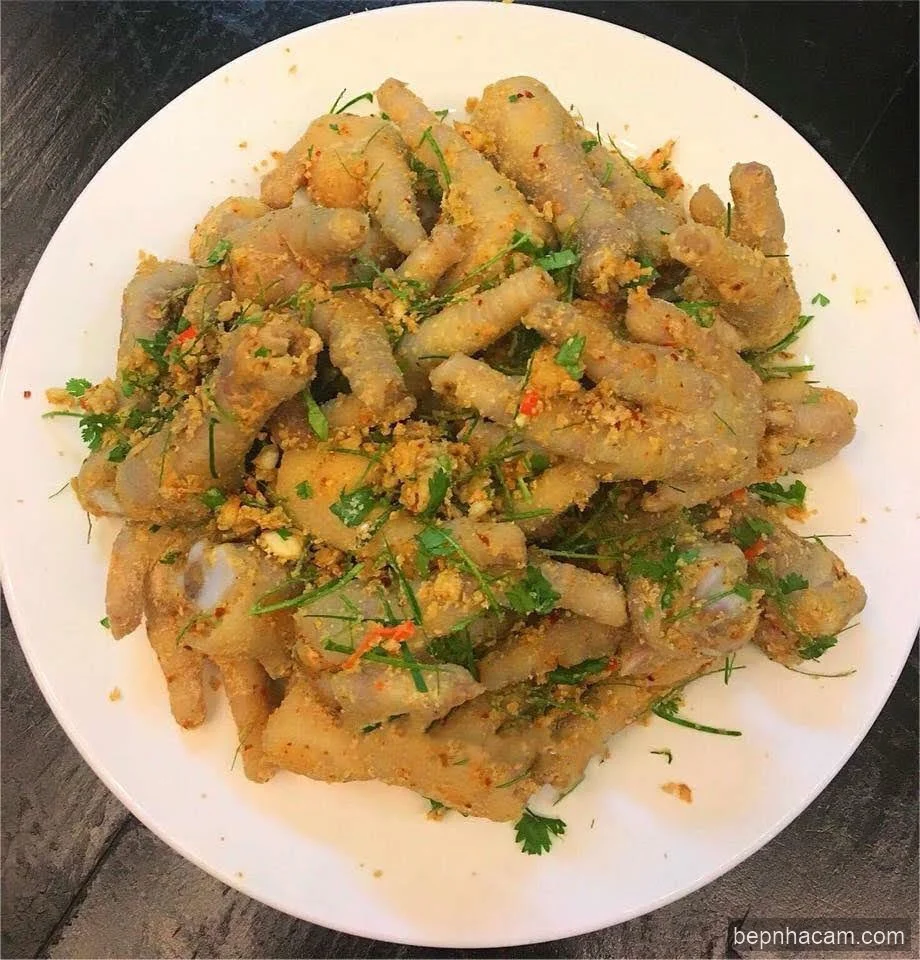 Chân gà trộn thính giòn dai, thơm bùi