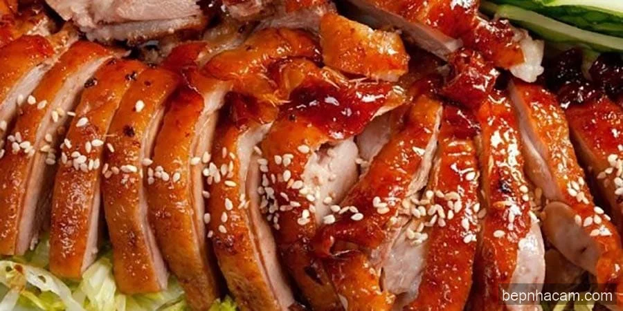 Vịt Quay Lạng Sơn Da Giòn Rụm, Thơm Lừng Lá Móc Mật: Bí Quyết Từ Bếp Mẹ Cam!