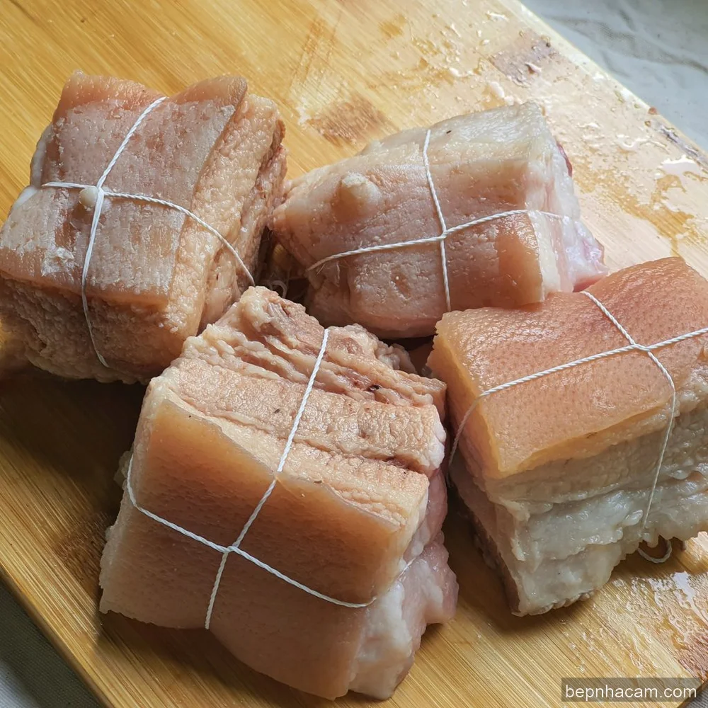 Thịt Kho Đông Pha Kiểu Mẹ Cam: Mềm Thơm, Đậm Đà Khó Cưỡng