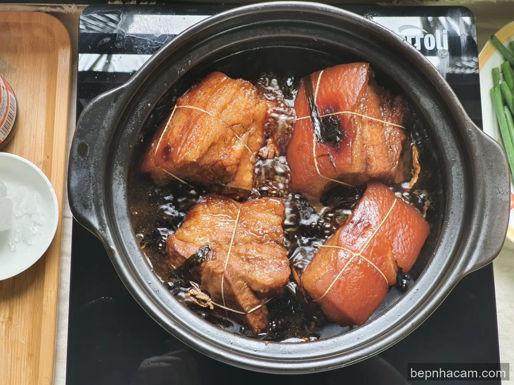 Thịt Kho Đông Pha Kiểu Mẹ Cam: Mềm Thơm, Đậm Đà Khó Cưỡng